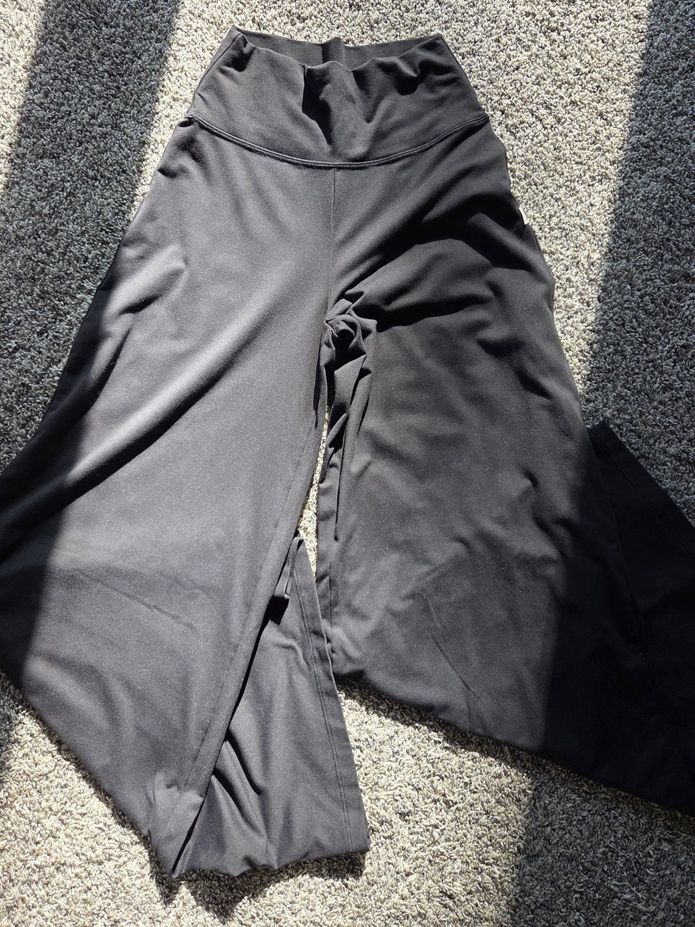Vuori Wide-Leg High-Rise Pants in Black